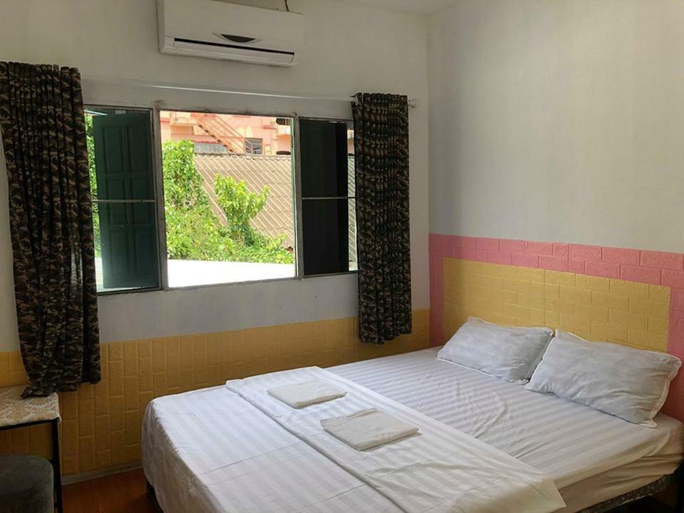 Army Barracks Guesthouse Vang Vieng Eksteriør bilde