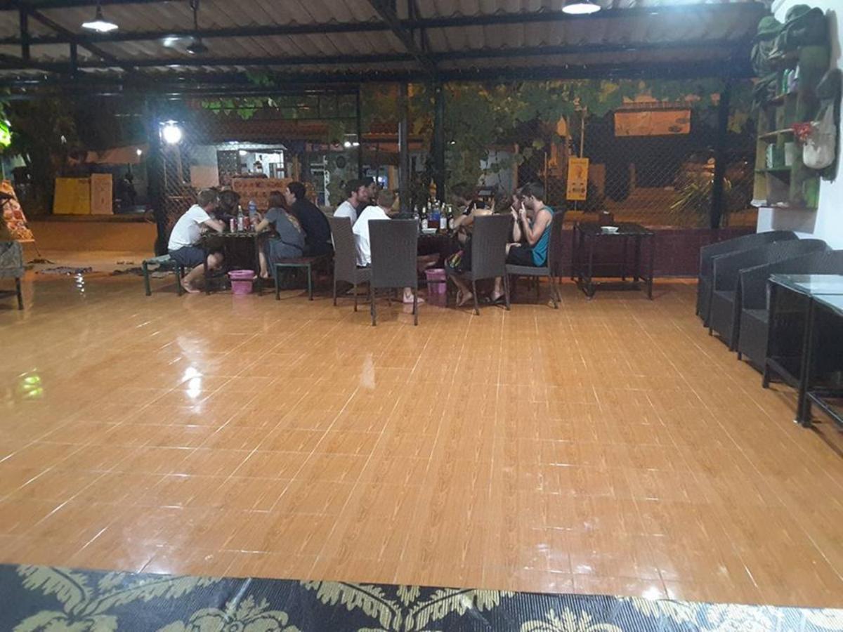 Army Barracks Guesthouse Vang Vieng Eksteriør bilde